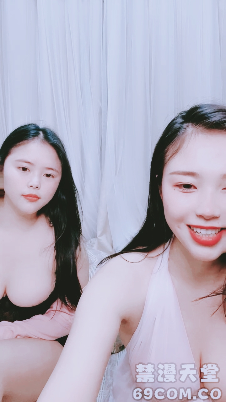 【禁漫直播】双生姐妹花全程露脸大秀直播,大奶肥臀骚逼特写展示,道具抽插舔弄妹妹骚穴,互相摩擦浪叫呻吟不止精彩刺激-xj