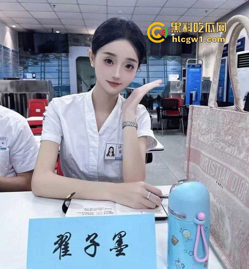 南航高冷空姐『翟子墨 』被富二代玩成SM母狗，制服底下全是调教痕迹，飞行途中还想着被抽打！-xj